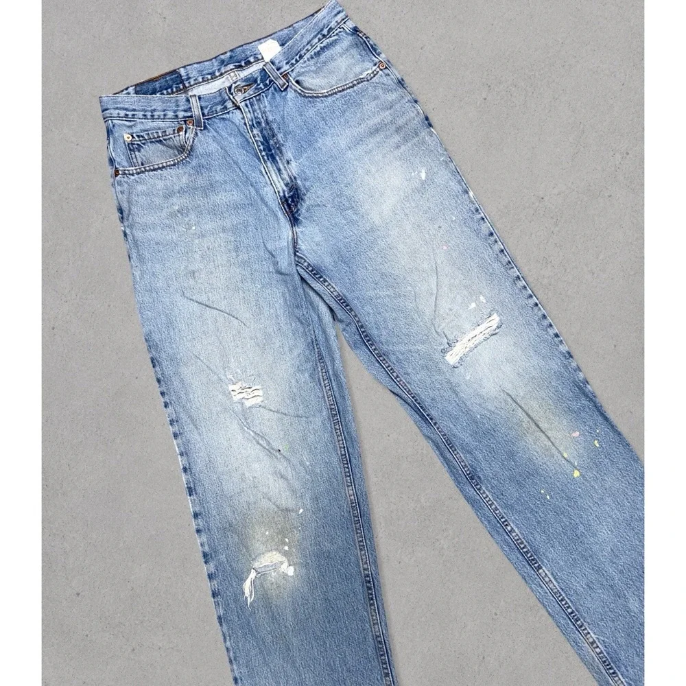 Vintage Levi's 550 Relaxed Fit Jeans Men's Size 34x34 (Fits 32x34) Blue Distress